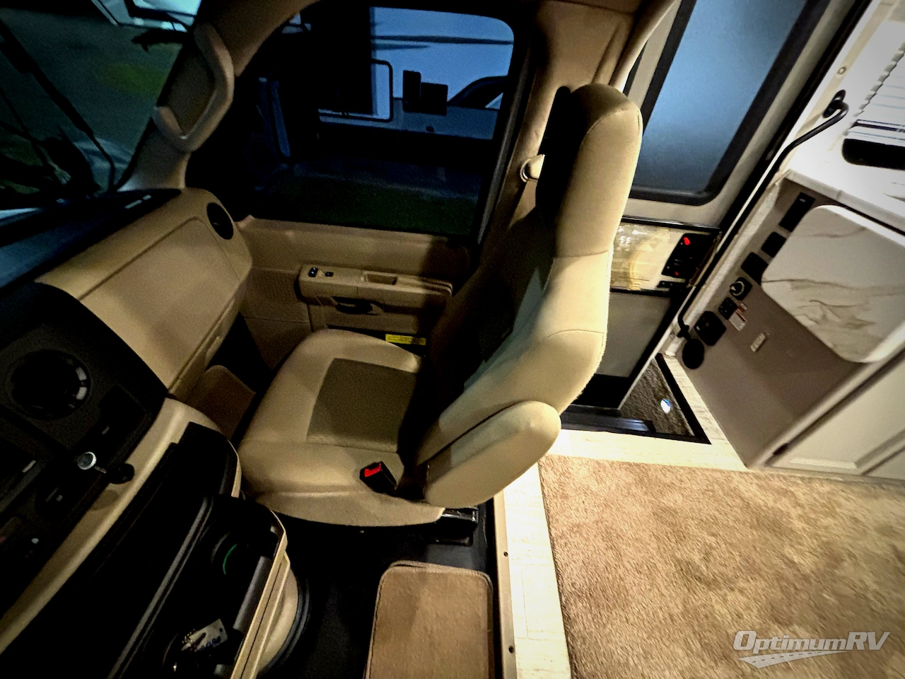 2024 Thor Chateau 25M Photo 9