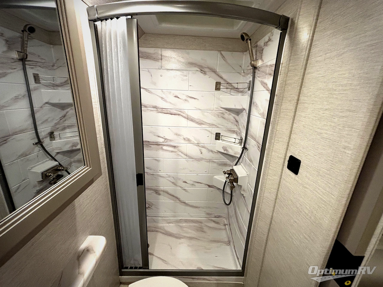 2024 Thor Chateau 25M Photo 18