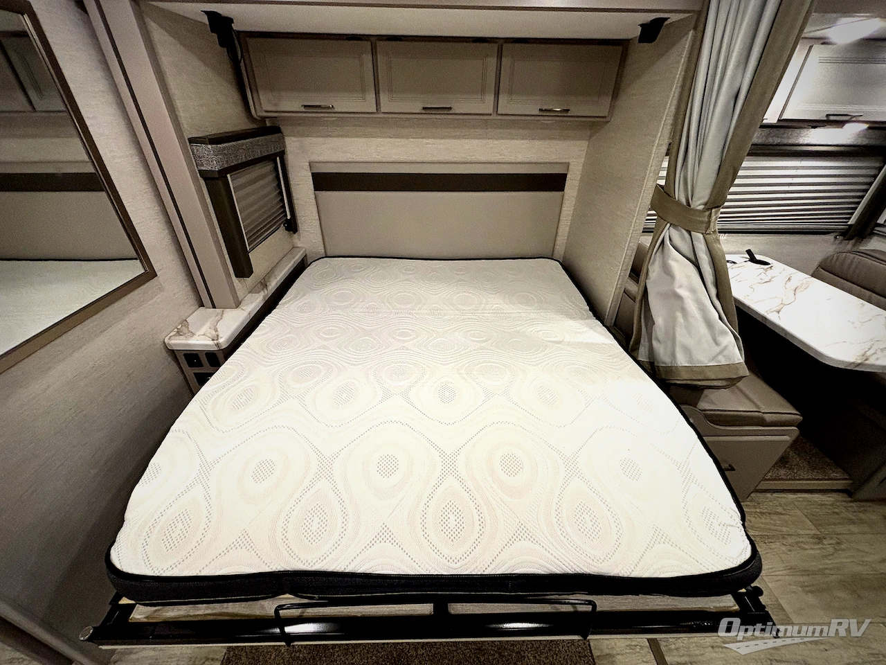 2024 Thor Chateau 25M Photo 16