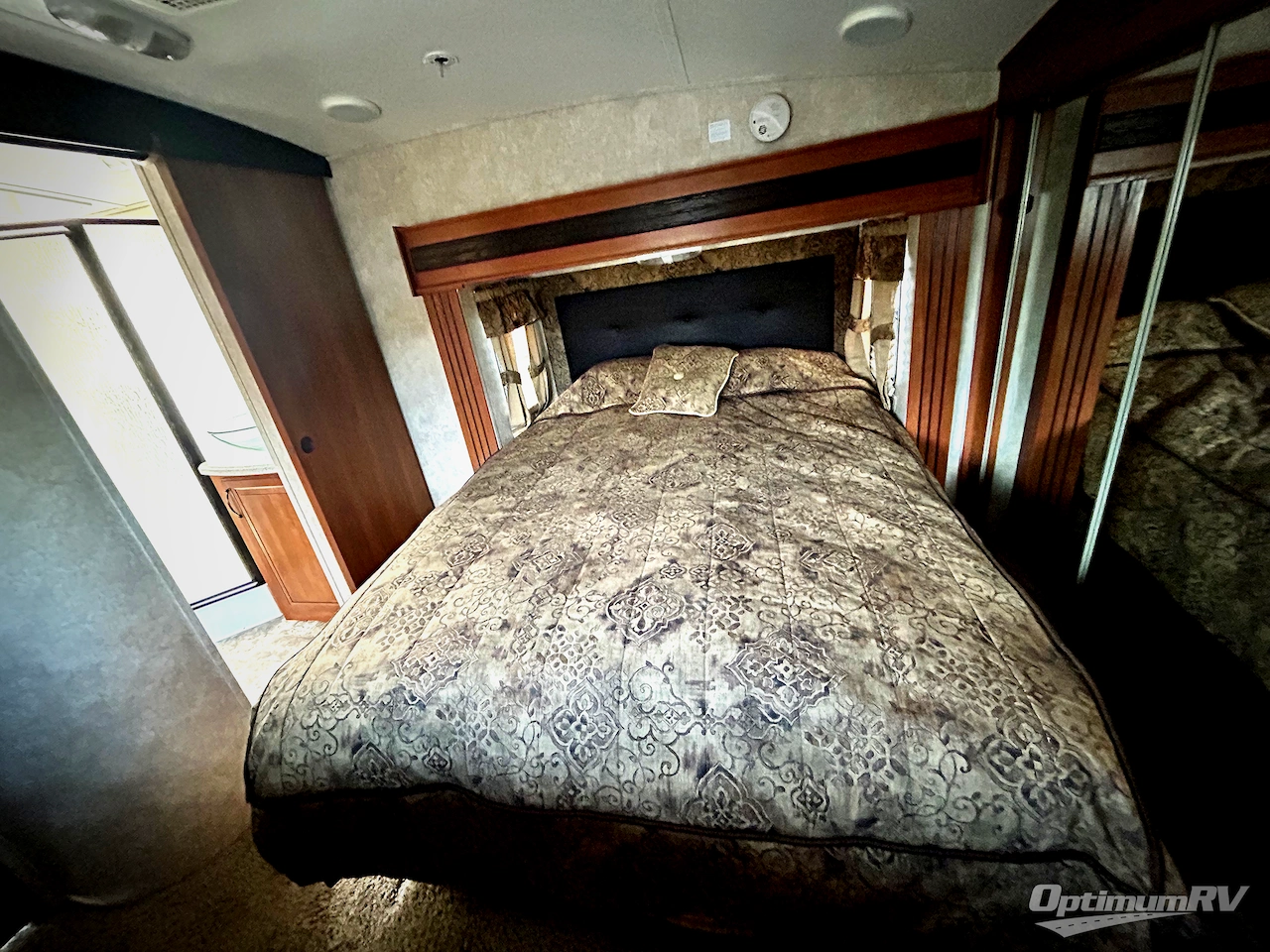 2013 Keystone Montana High Country 325RL Photo 13