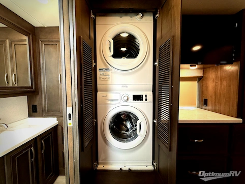 2023 Entegra ACCOLADE XL 37K RV Photo 4