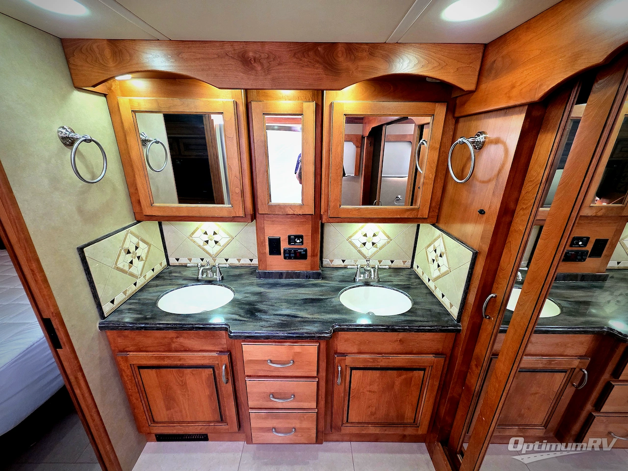 2013 Monaco Diplomat 43DFT Photo 18