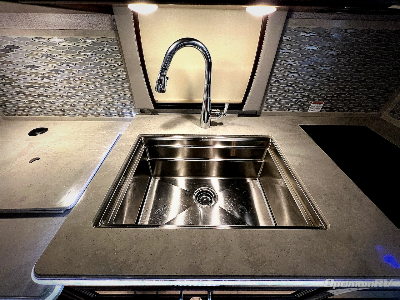 2021 Forest River Berkshire XL 40E Photo 15