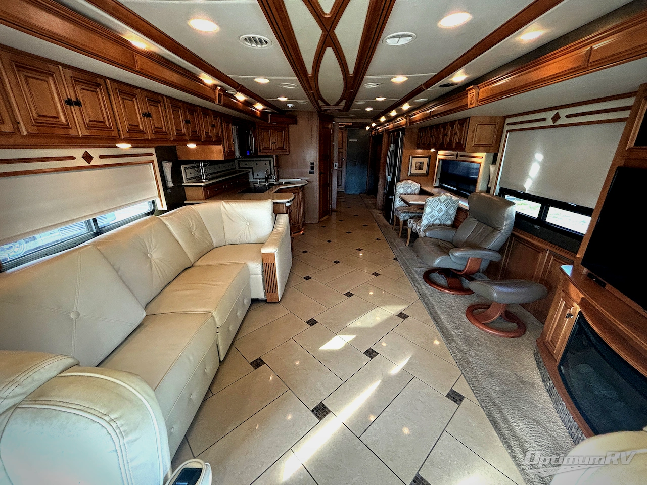 2014 Winnebago Tour 42QD Photo 4