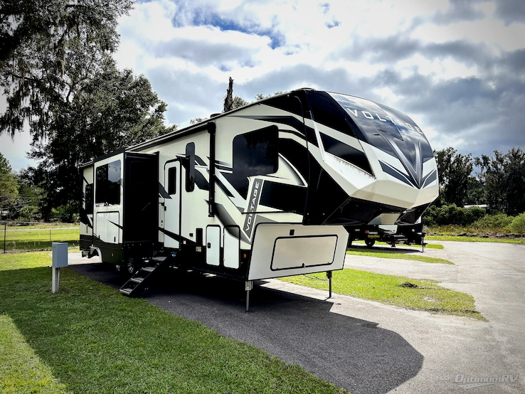 2021 Dutchmen Voltage 3635 RV Photo 1