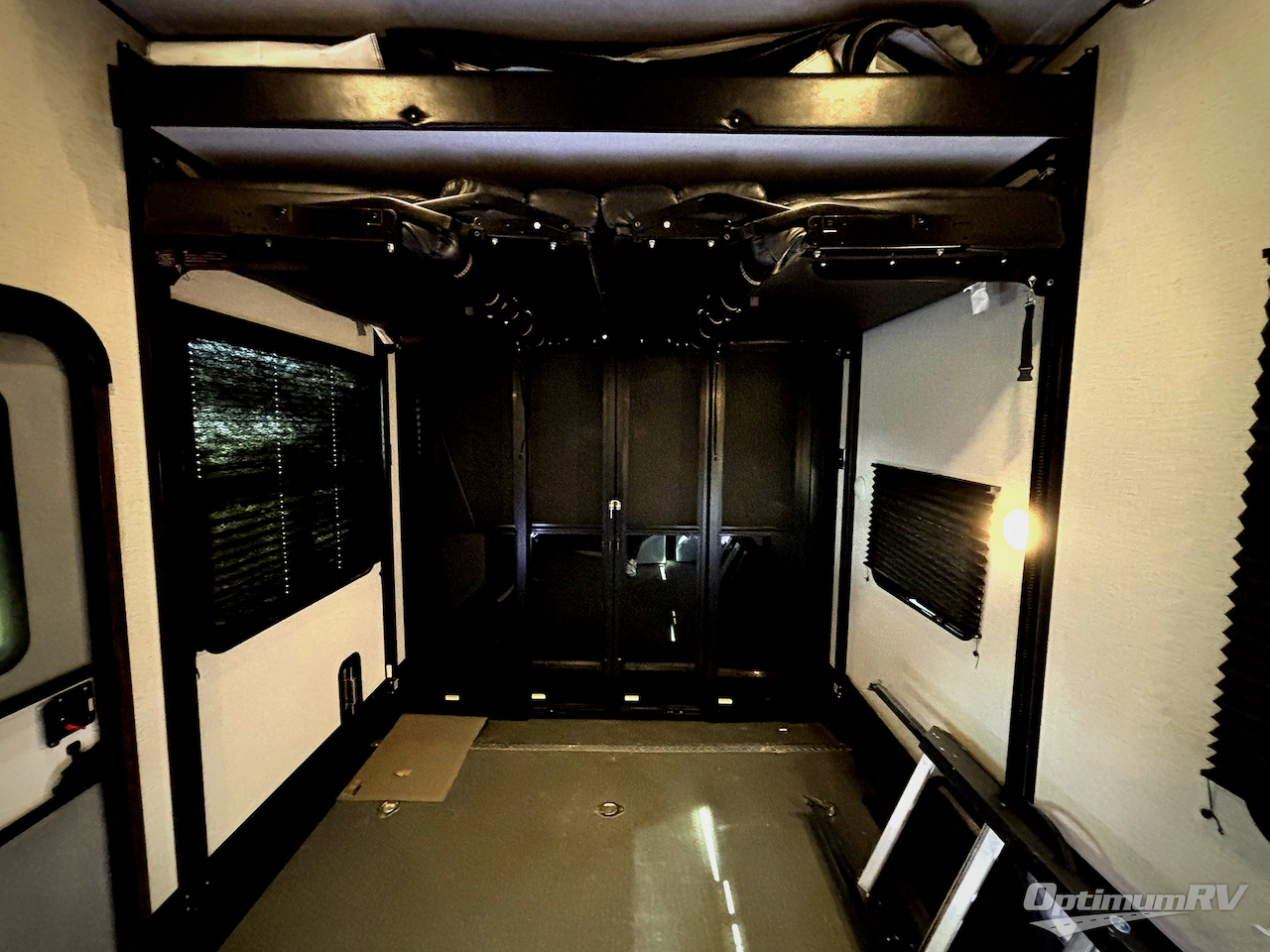 2021 Dutchmen Voltage 3635 Photo 16