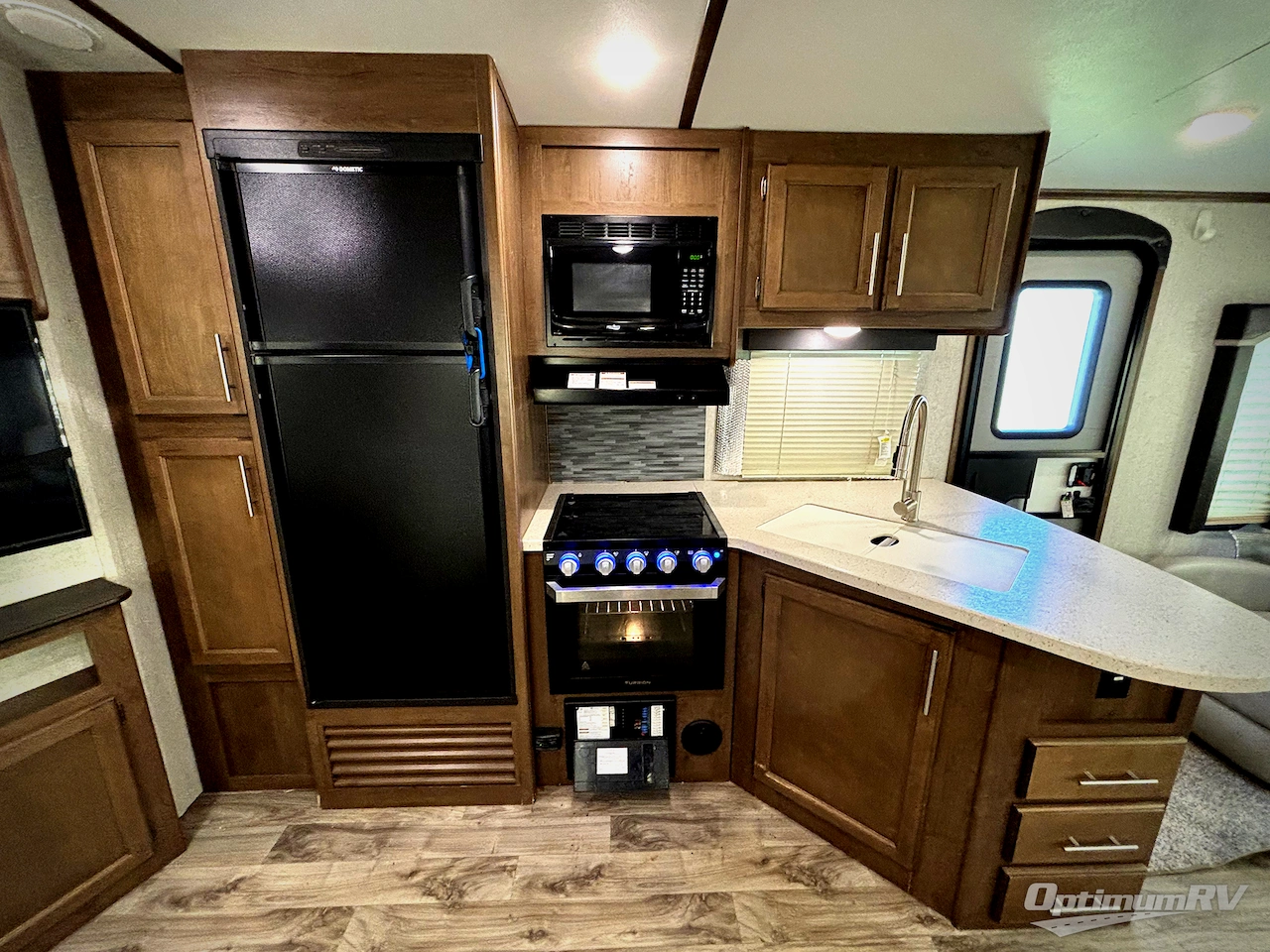 2019 Keystone Cougar Half-Ton Series 27SAB Photo 6