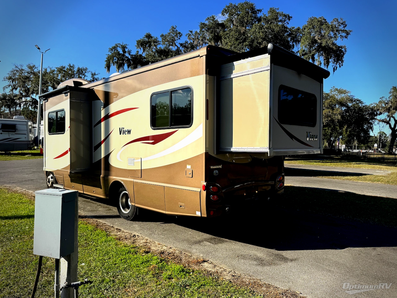 2015 Winnebago View 24G Photo 2