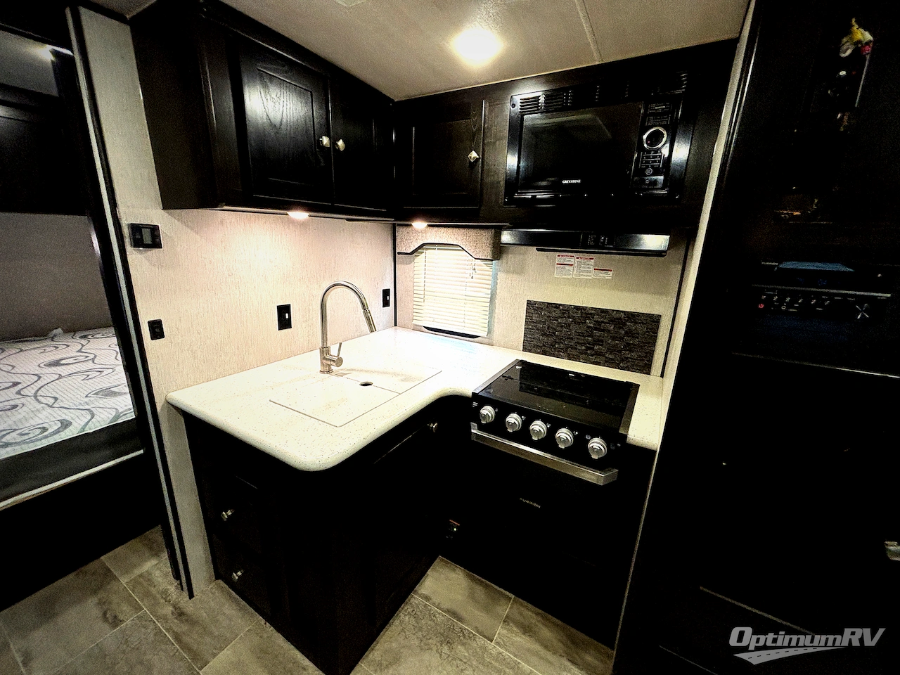 2019 Heartland North Trail 22CRB Photo 5