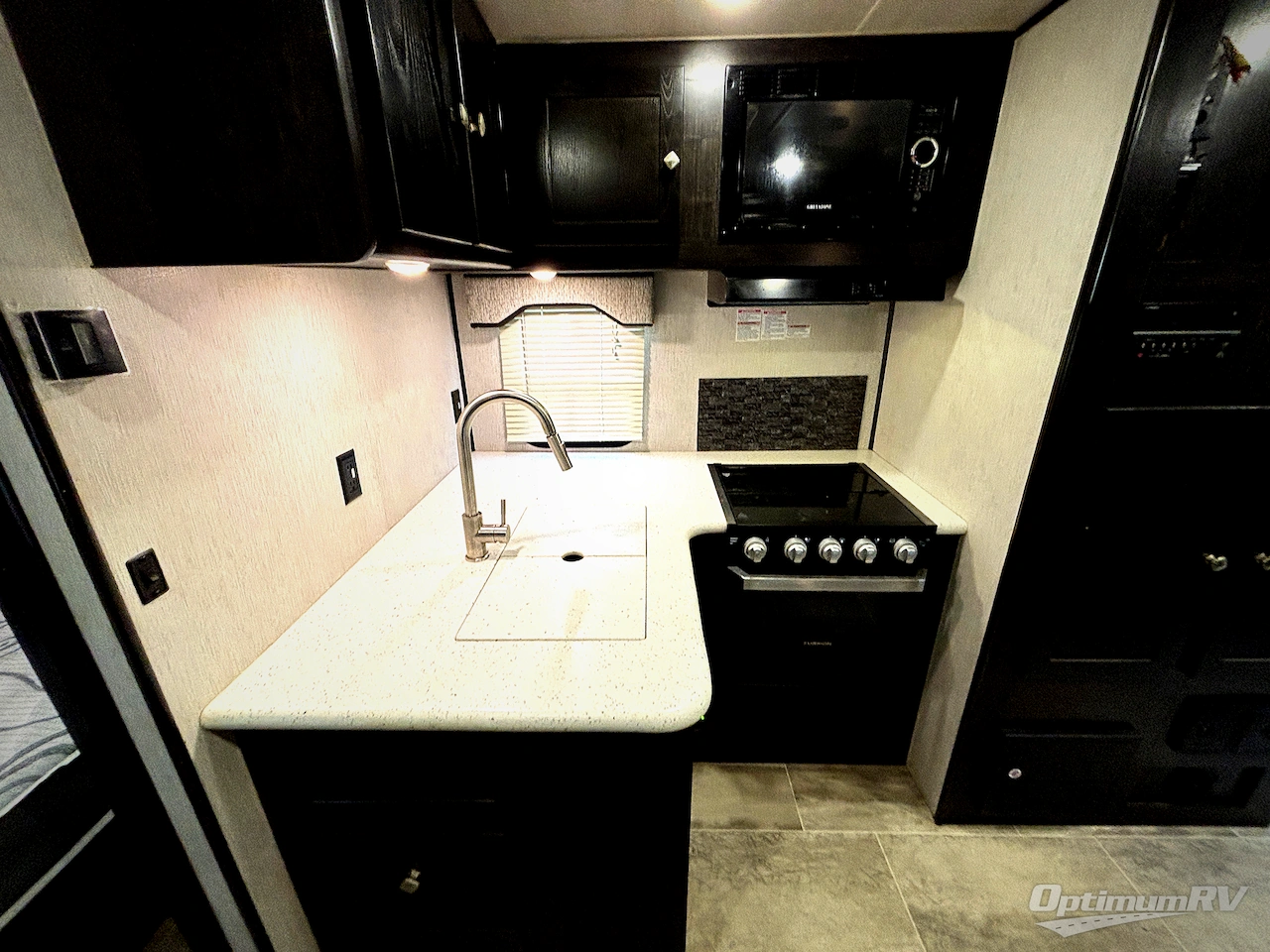 2019 Heartland North Trail 22CRB Photo 8