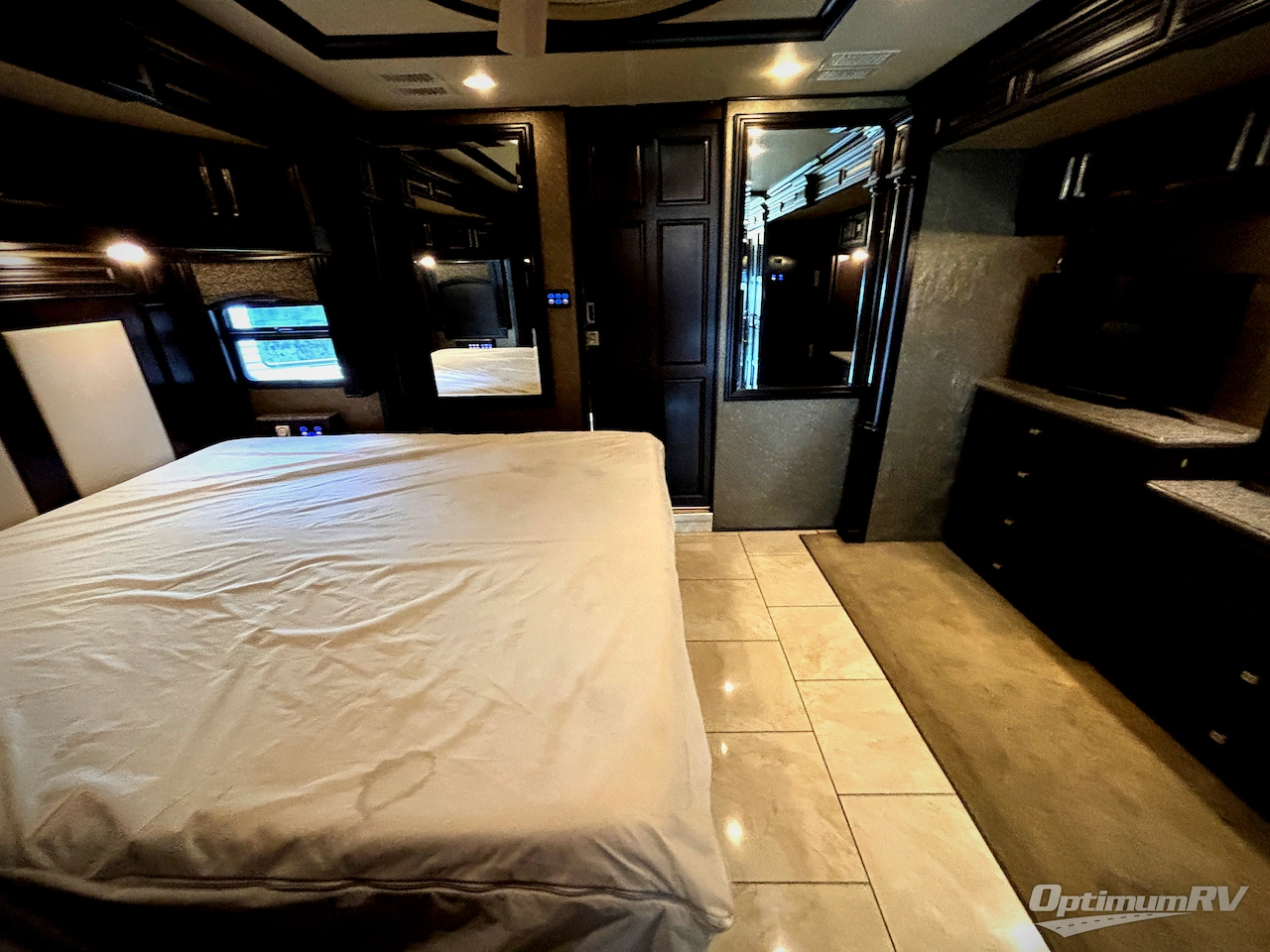 2015 American Coach American Eagle 45B Photo 20