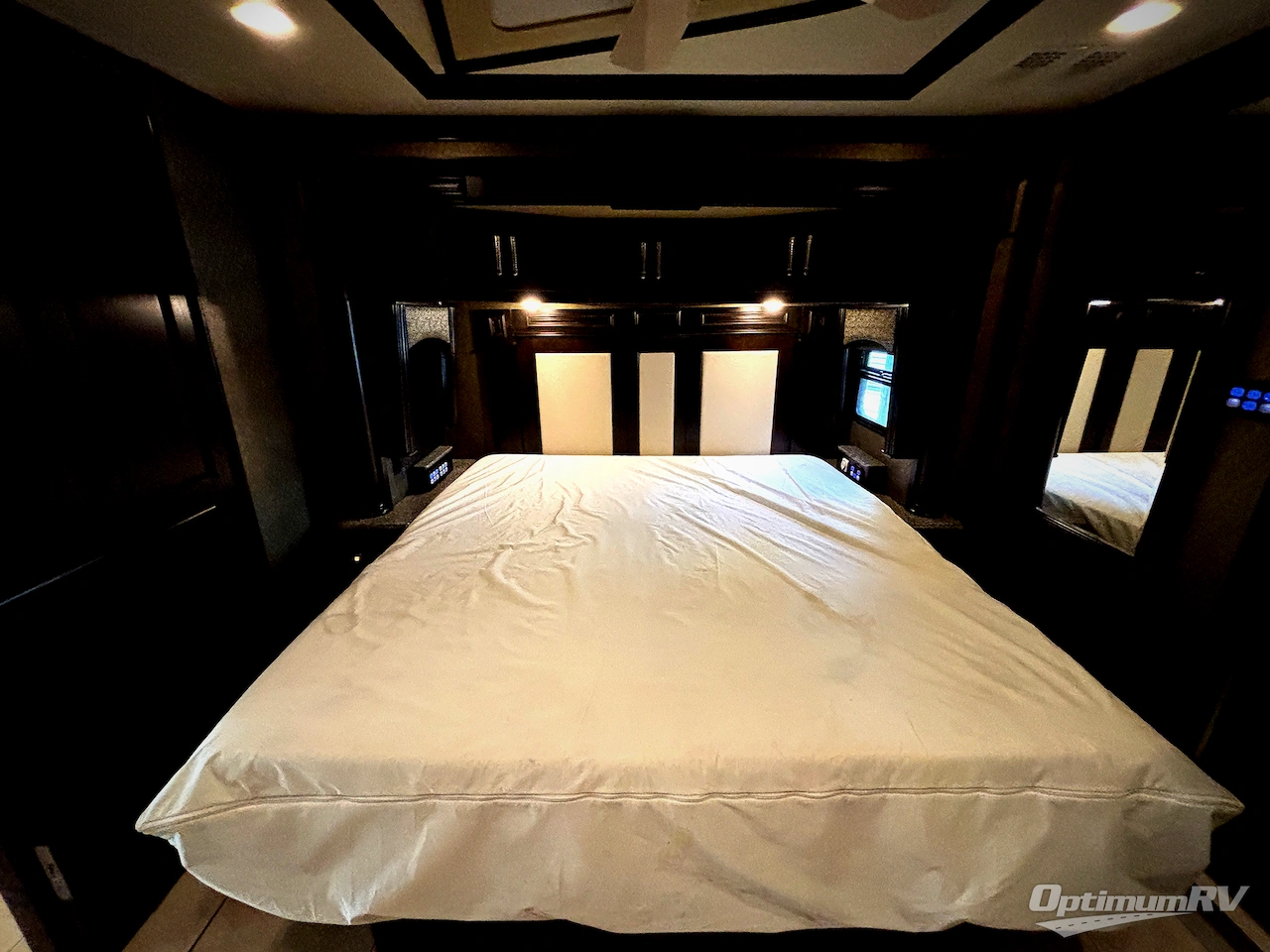 2015 American Coach American Eagle 45B Photo 21