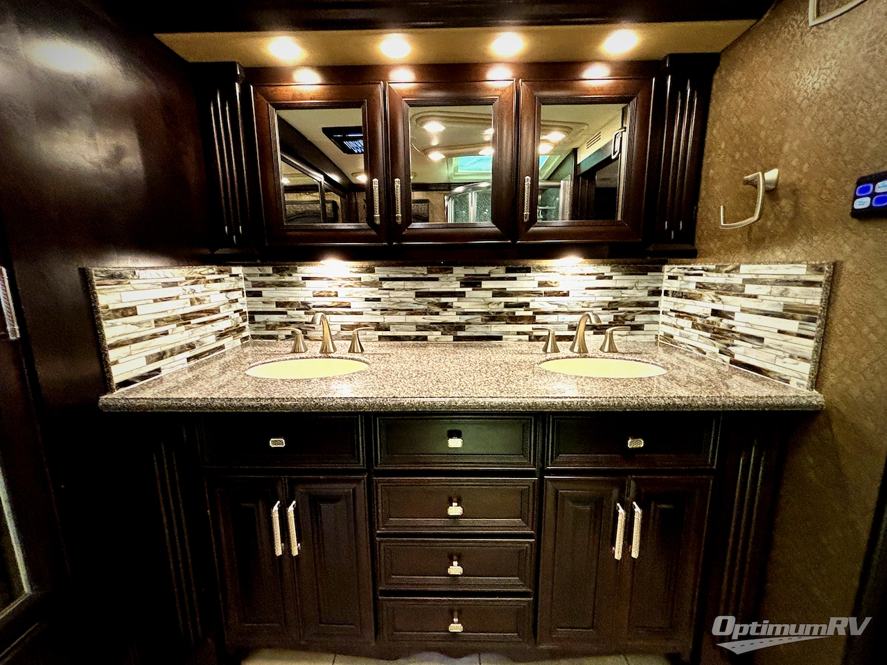 2015 American Coach American Eagle 45B Photo 24