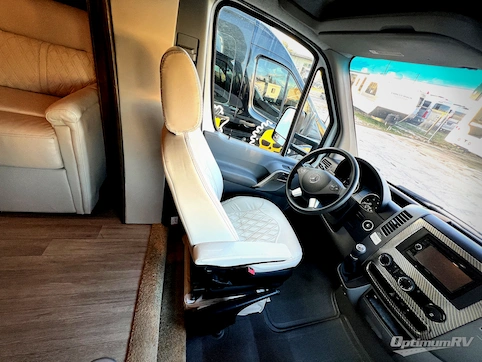 2018 Tiffin Wayfarer 24TW RV Photo 2