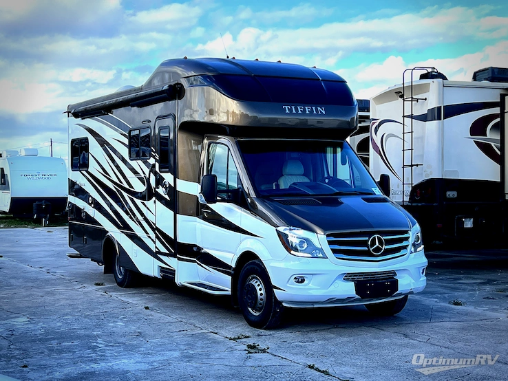 2018 Tiffin Wayfarer 24TW RV Photo 1