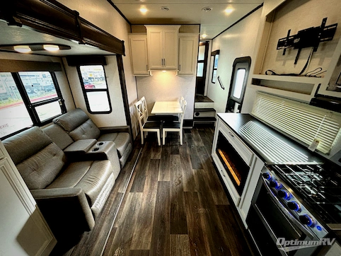 2022 Dutchmen Atlas 2942BHF RV Photo 2