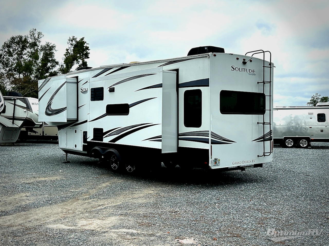 2022 Grand Design Solitude S-Class 2930RL Photo 3