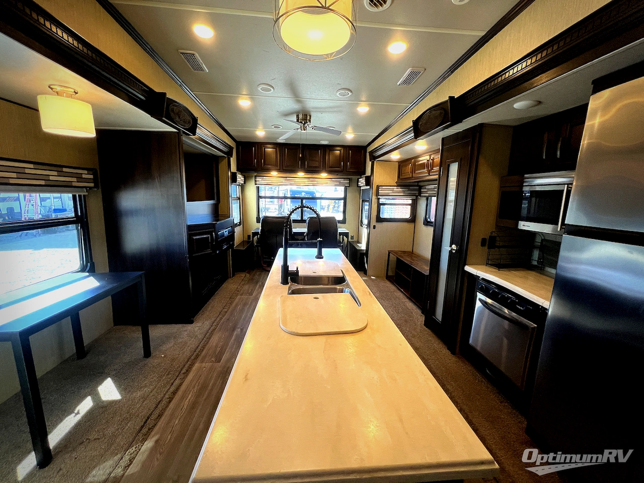 2018 Palomino Columbus F366RL Photo 5