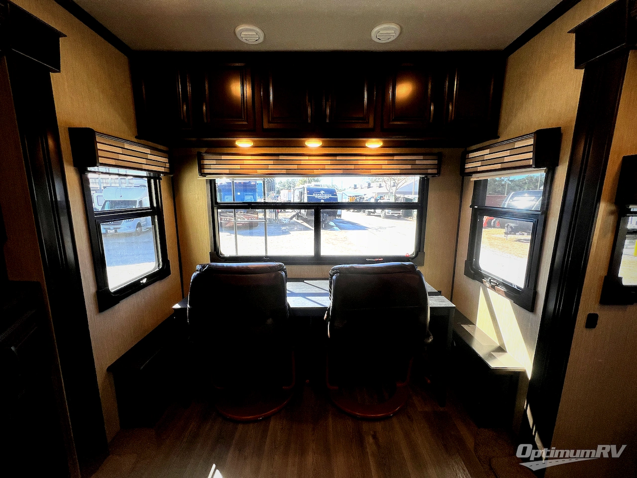 2018 Palomino Columbus F366RL Photo 10