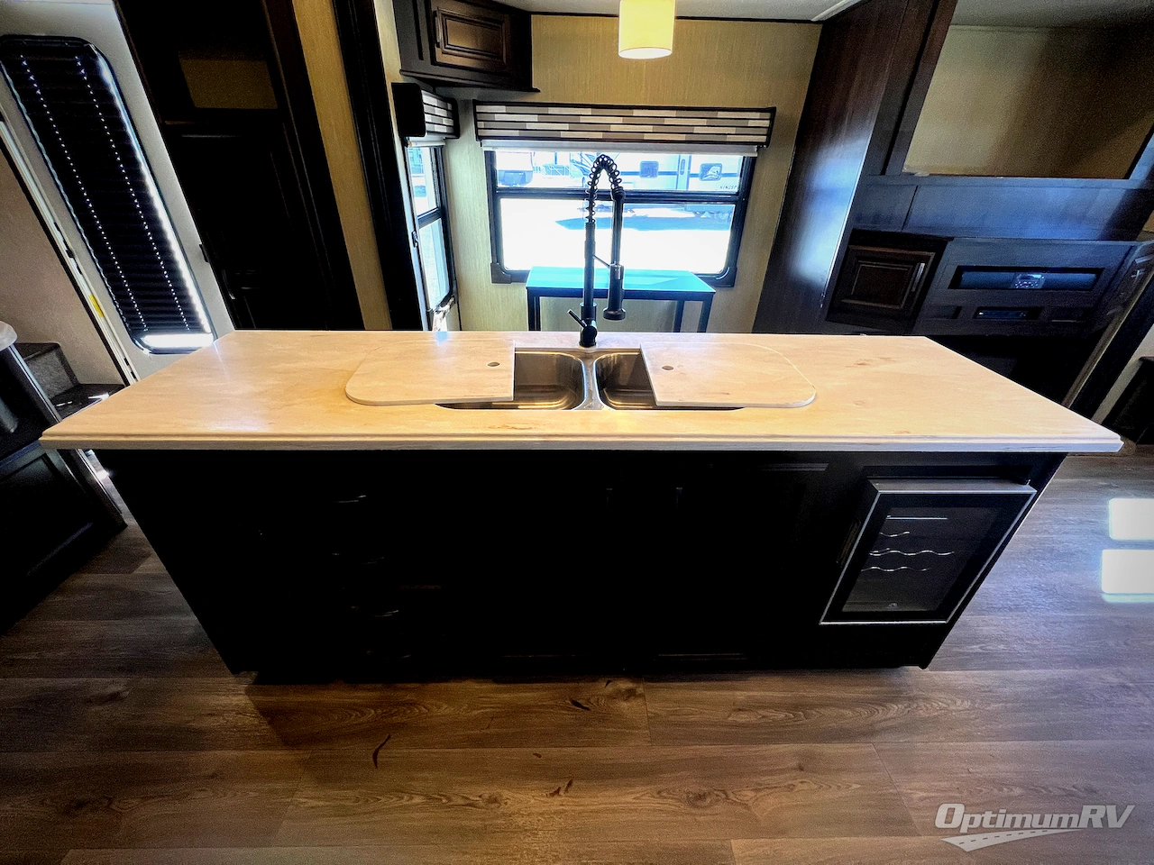 2018 Palomino Columbus F366RL Photo 14