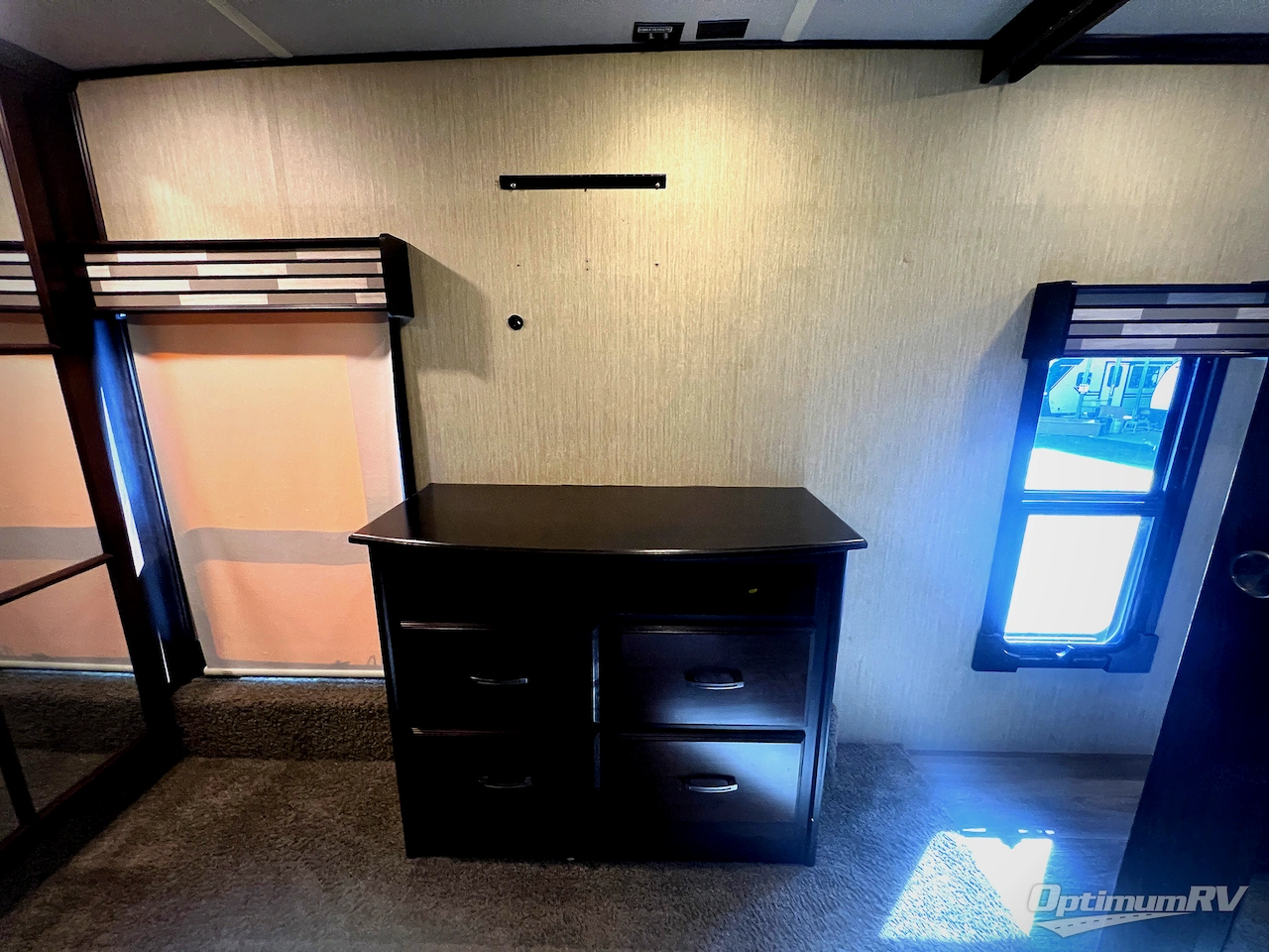 2018 Palomino Columbus F366RL Photo 21