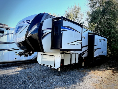 Used 2018 Keystone Avalanche 321RS Featured Photo