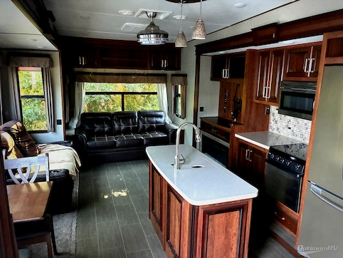 2018 Keystone Avalanche 321RS RV Photo 2