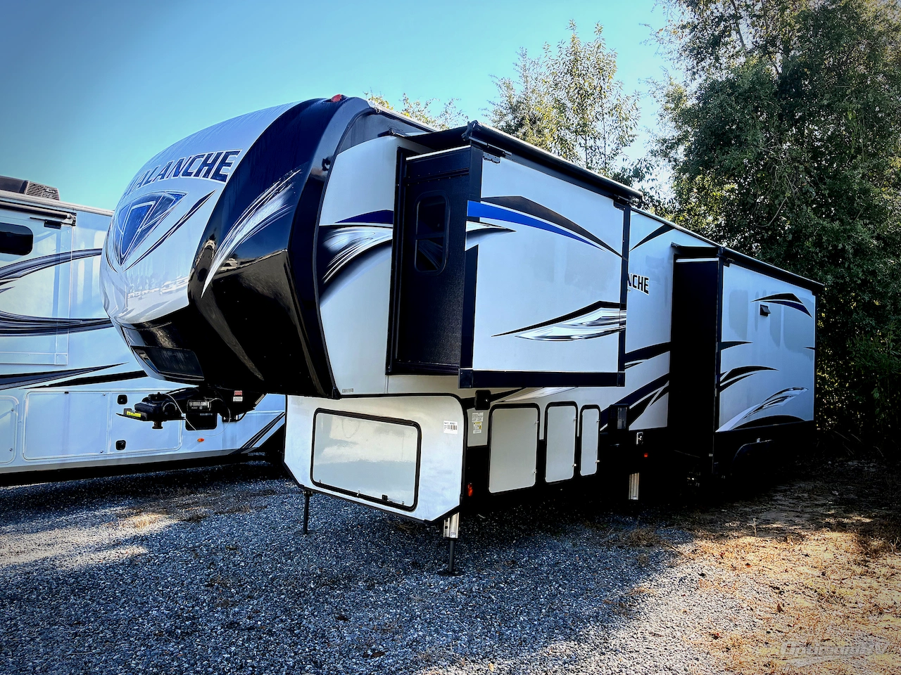 2018 Keystone Avalanche 321RS Photo 1