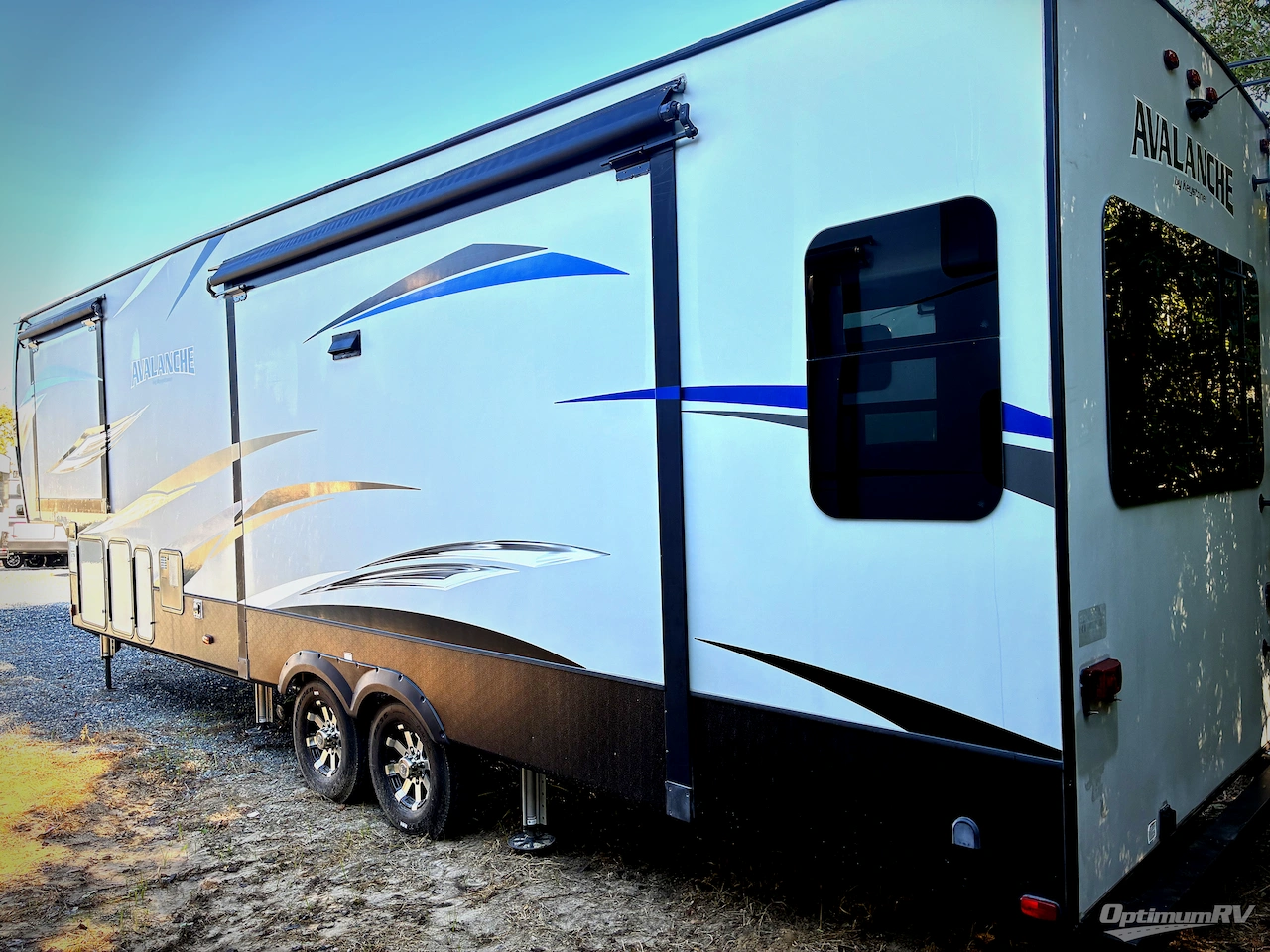 2018 Keystone Avalanche 321RS Photo 3