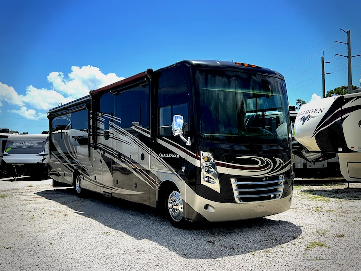 2015 Thor Challenger 37KT RV Photo 1