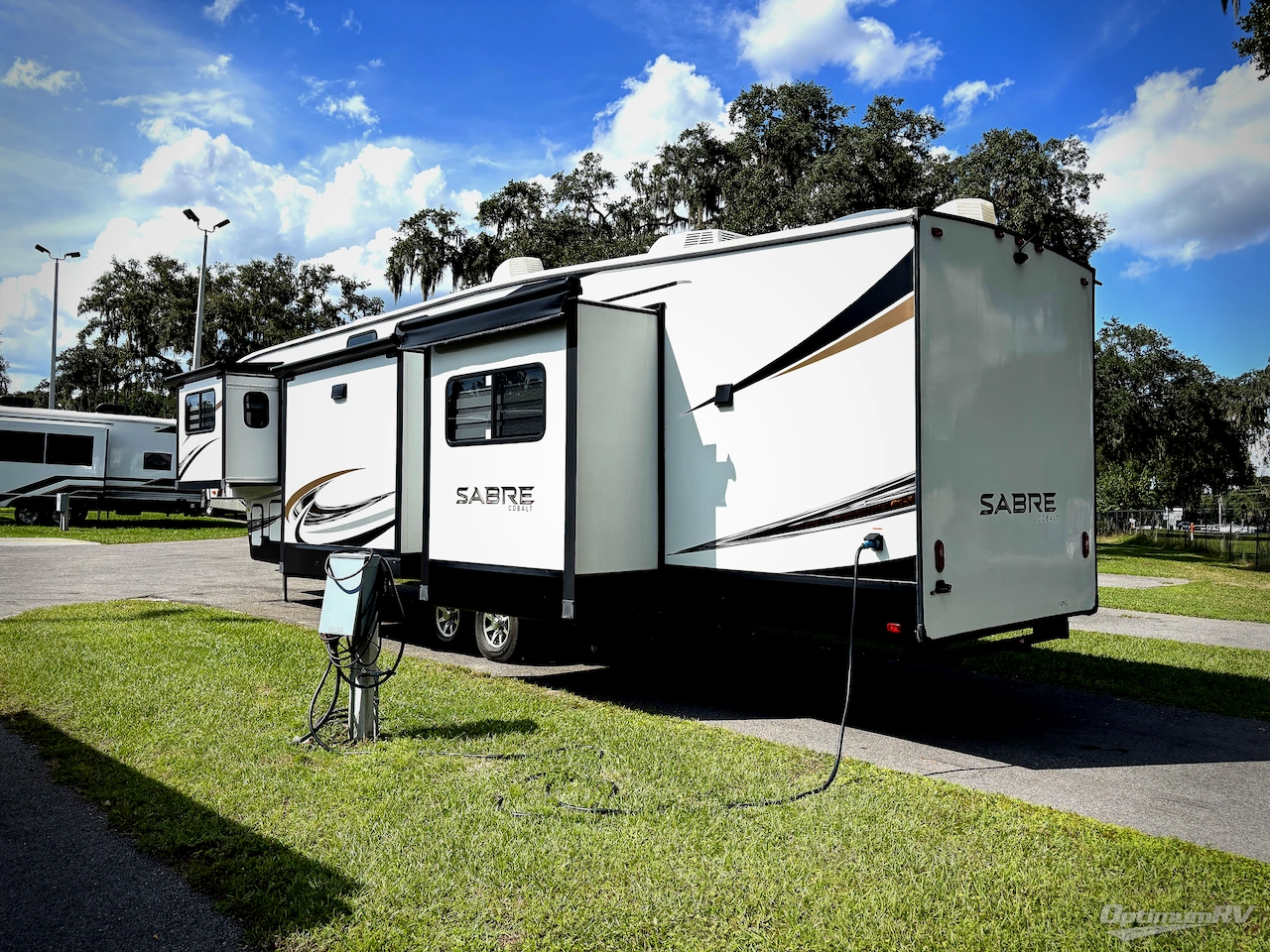 2022 Forest River Sabre 37FLH Photo 3