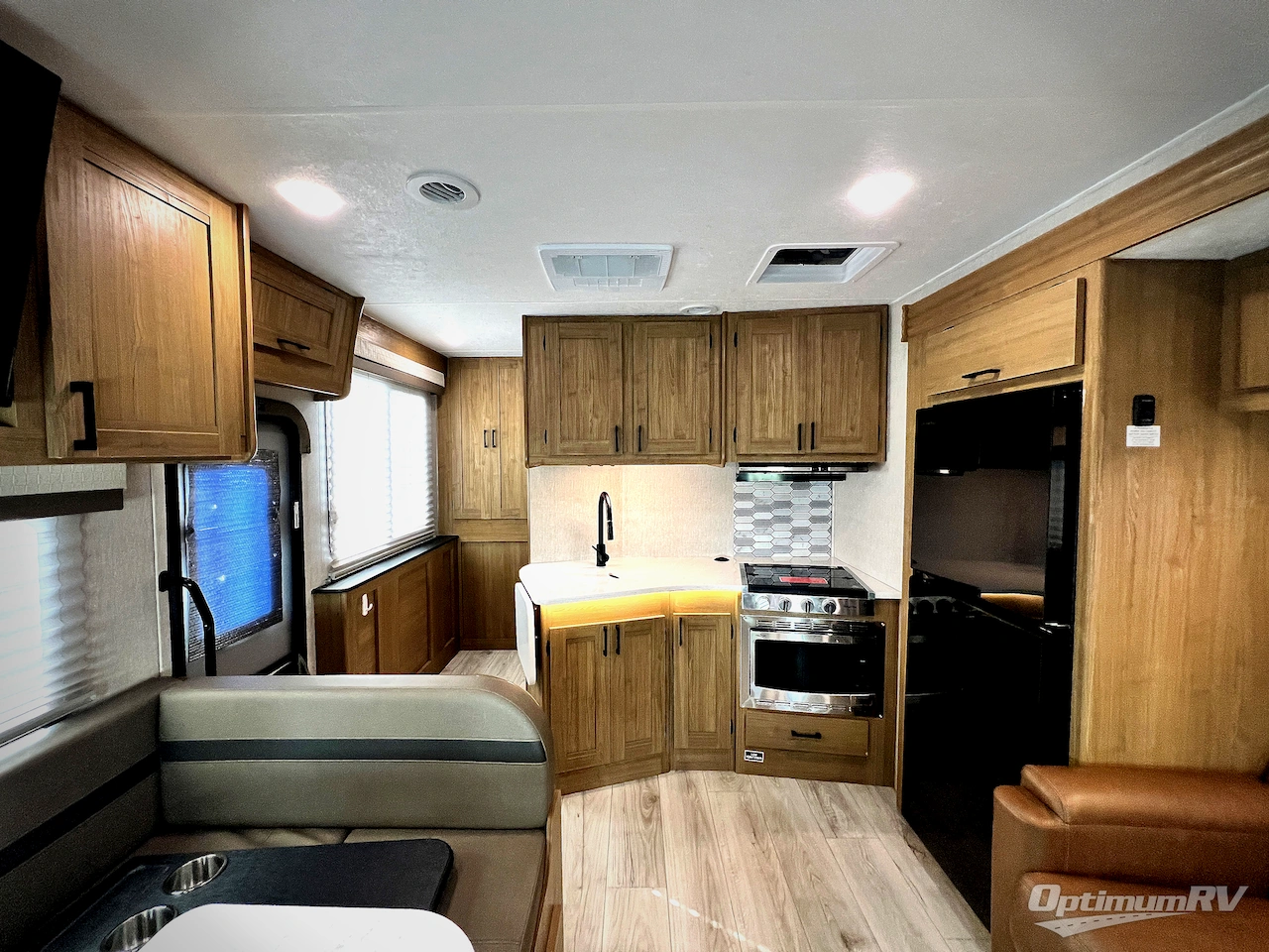 2025 Coachmen Leprechaun 298KB Ford 450 Photo 5