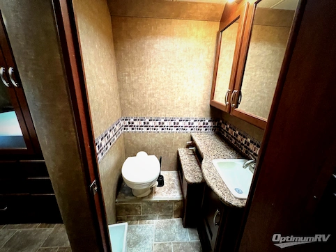 2015 Thor Four Winds Super C 35SK RV Photo 4