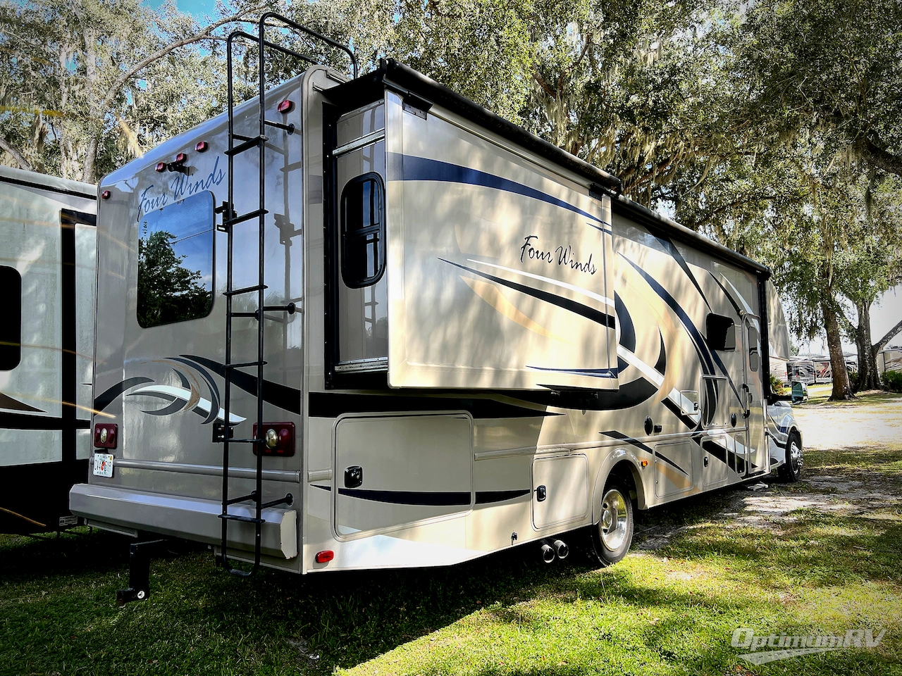 2015 Thor Four Winds Super C 35SK Photo 3