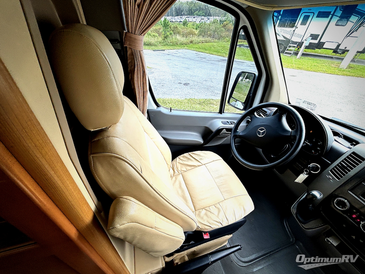 2012 Pleasure-Way Plateau RB Photo 7