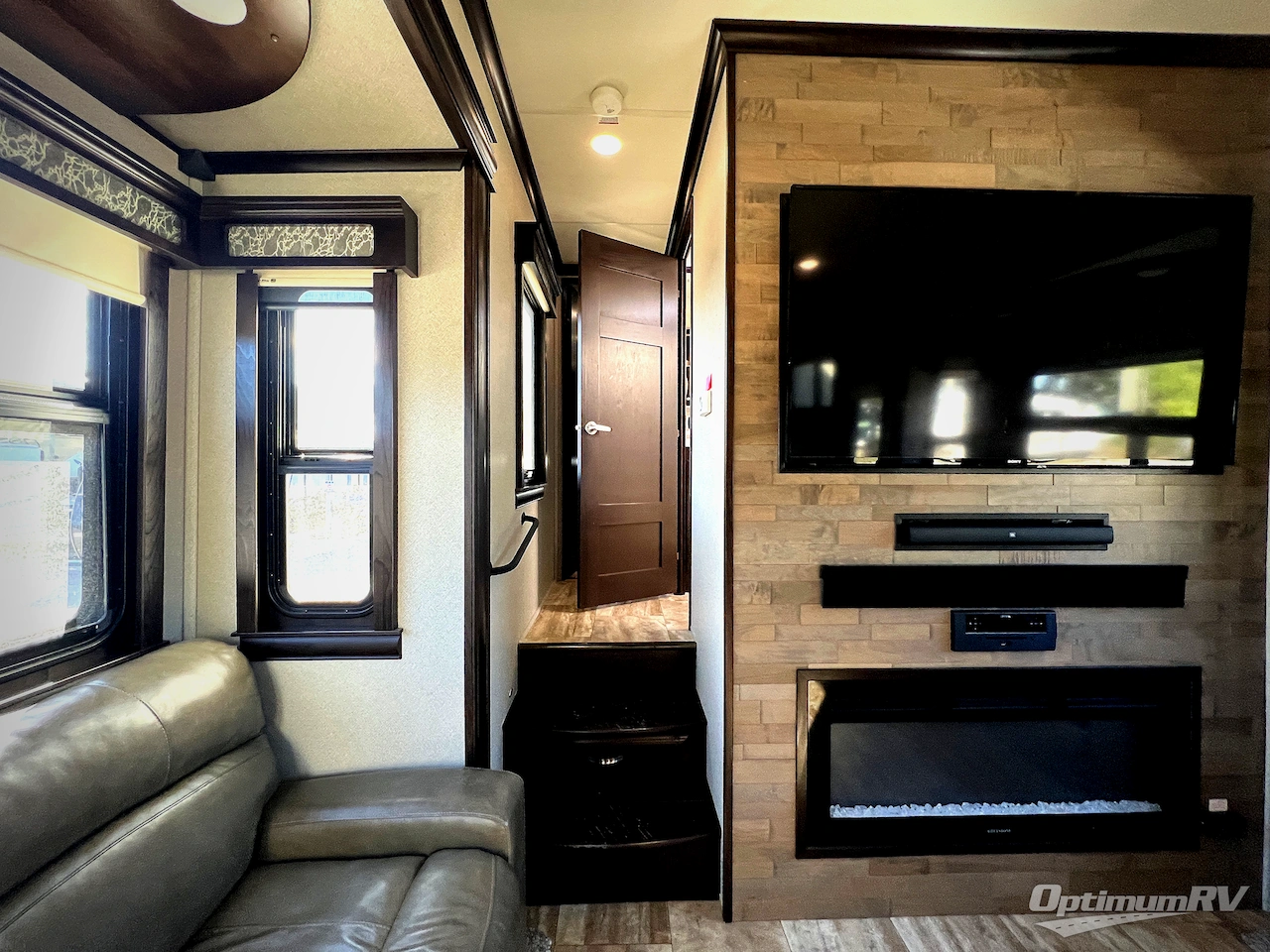 2019 RiverStone RiverStone 39FKTH Photo 18