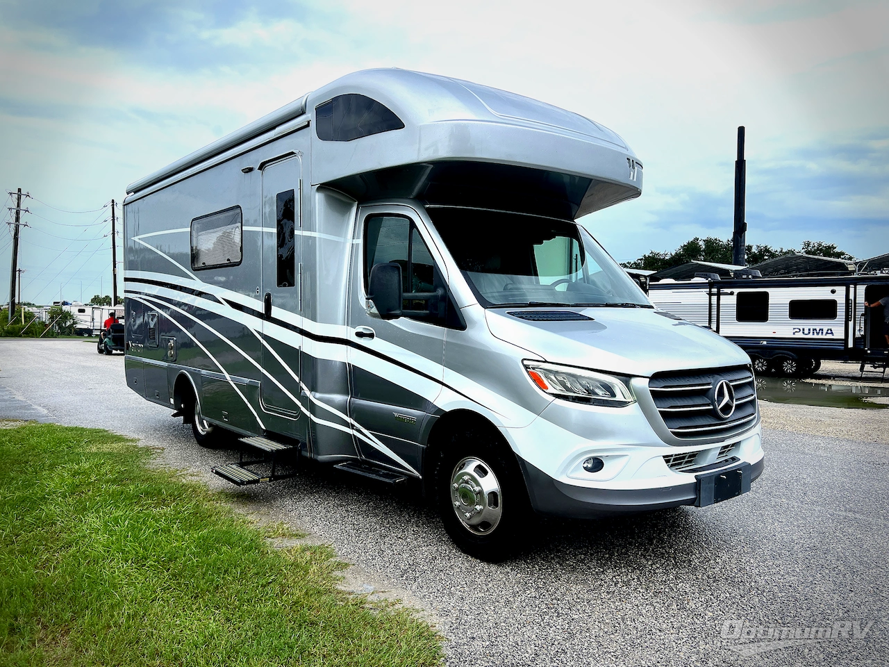 2021 Winnebago Navion 24D Photo 1