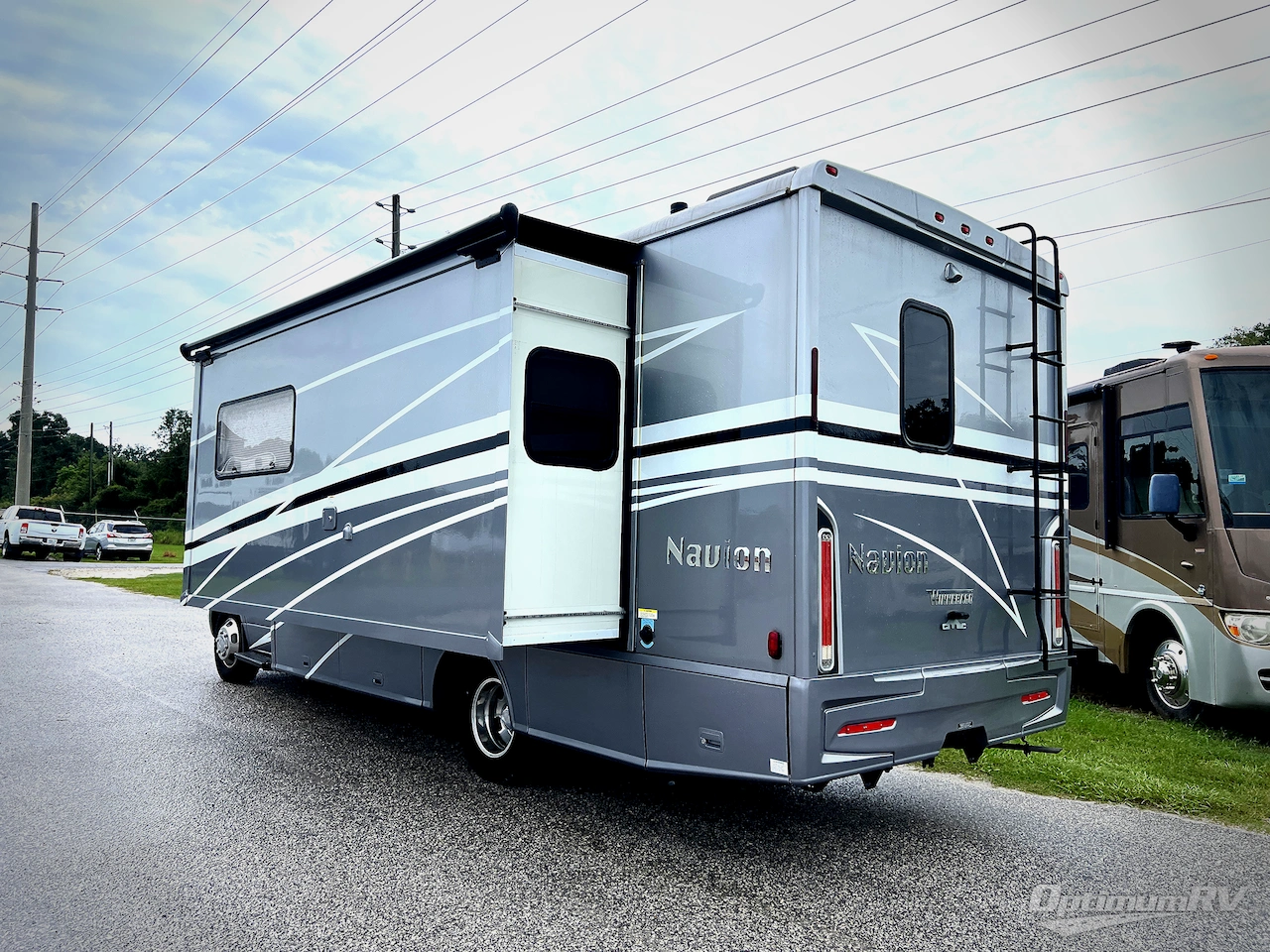 2021 Winnebago Navion 24D Photo 2