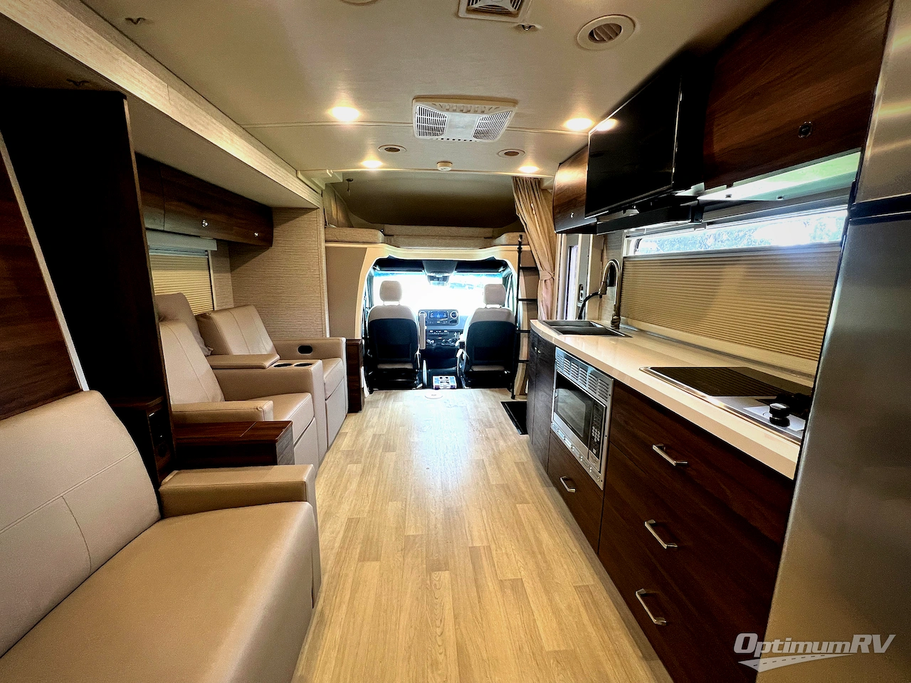 2021 Winnebago Navion 24D Photo 5