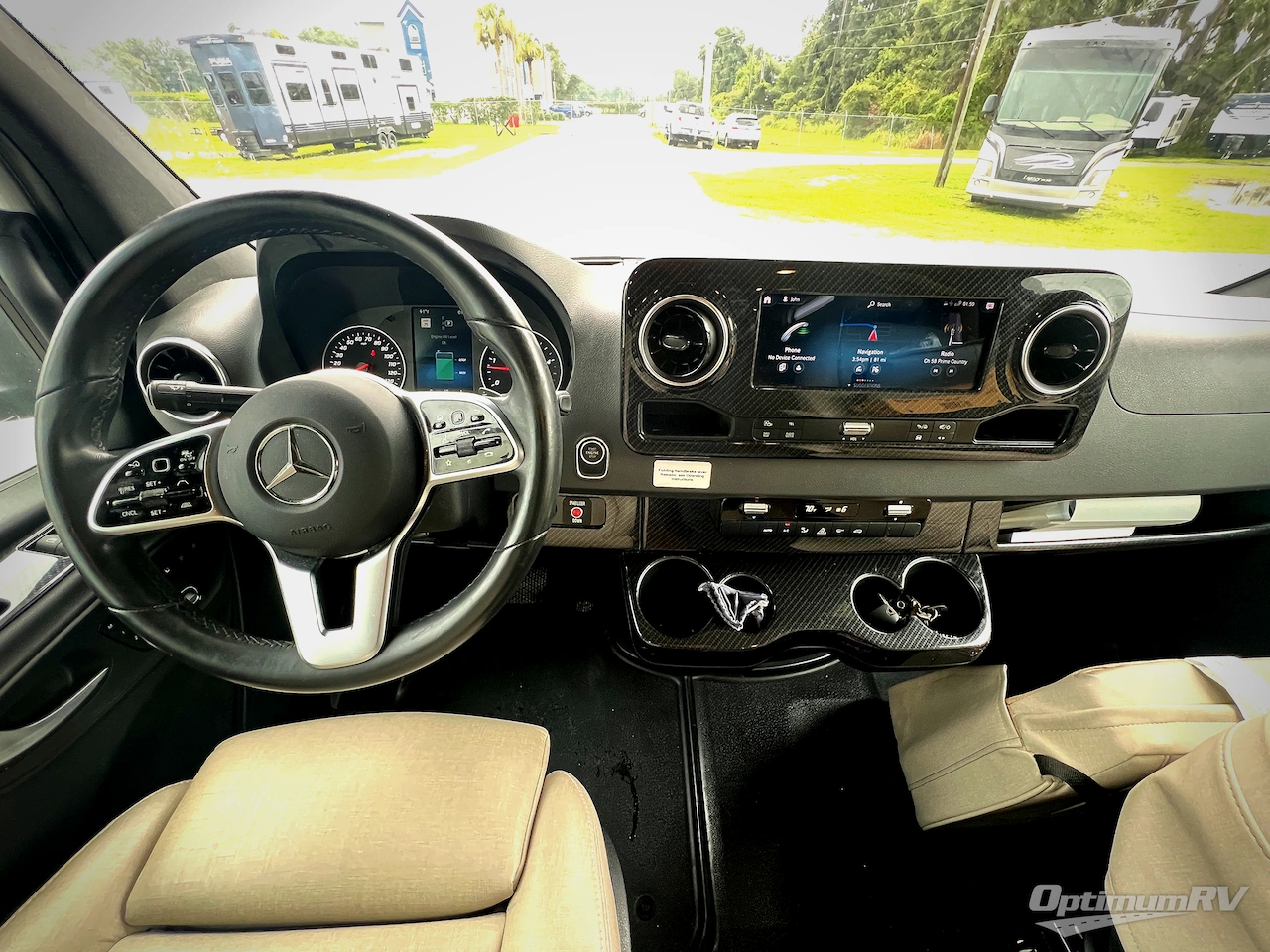 2021 Winnebago Navion 24D Photo 7
