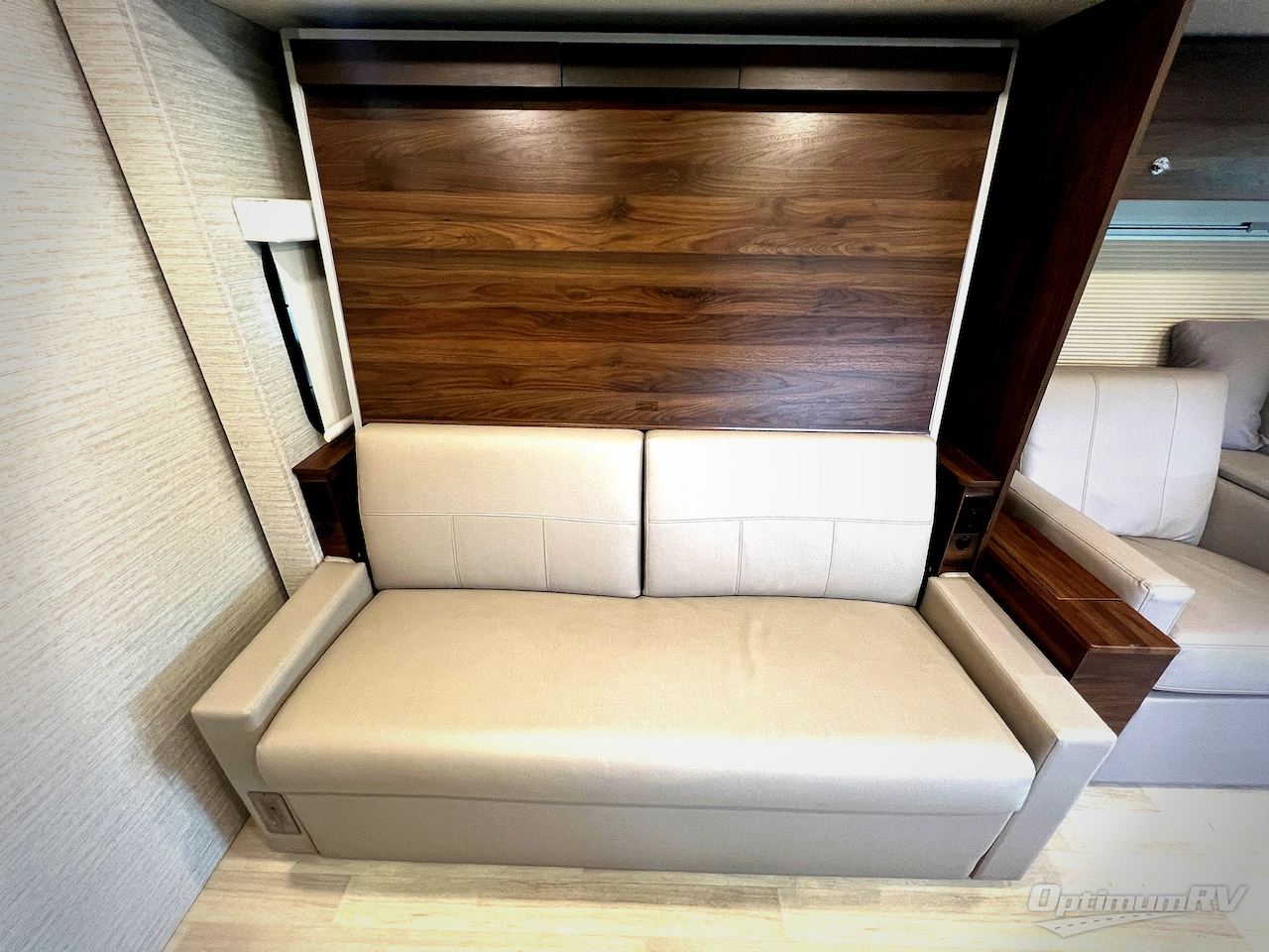 2021 Winnebago Navion 24D Photo 15