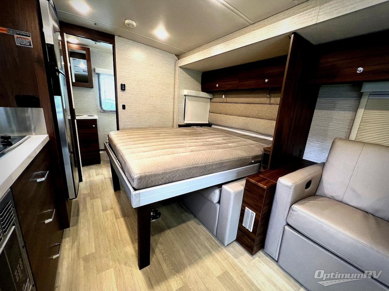 2021 Winnebago Navion 24D Photo 16