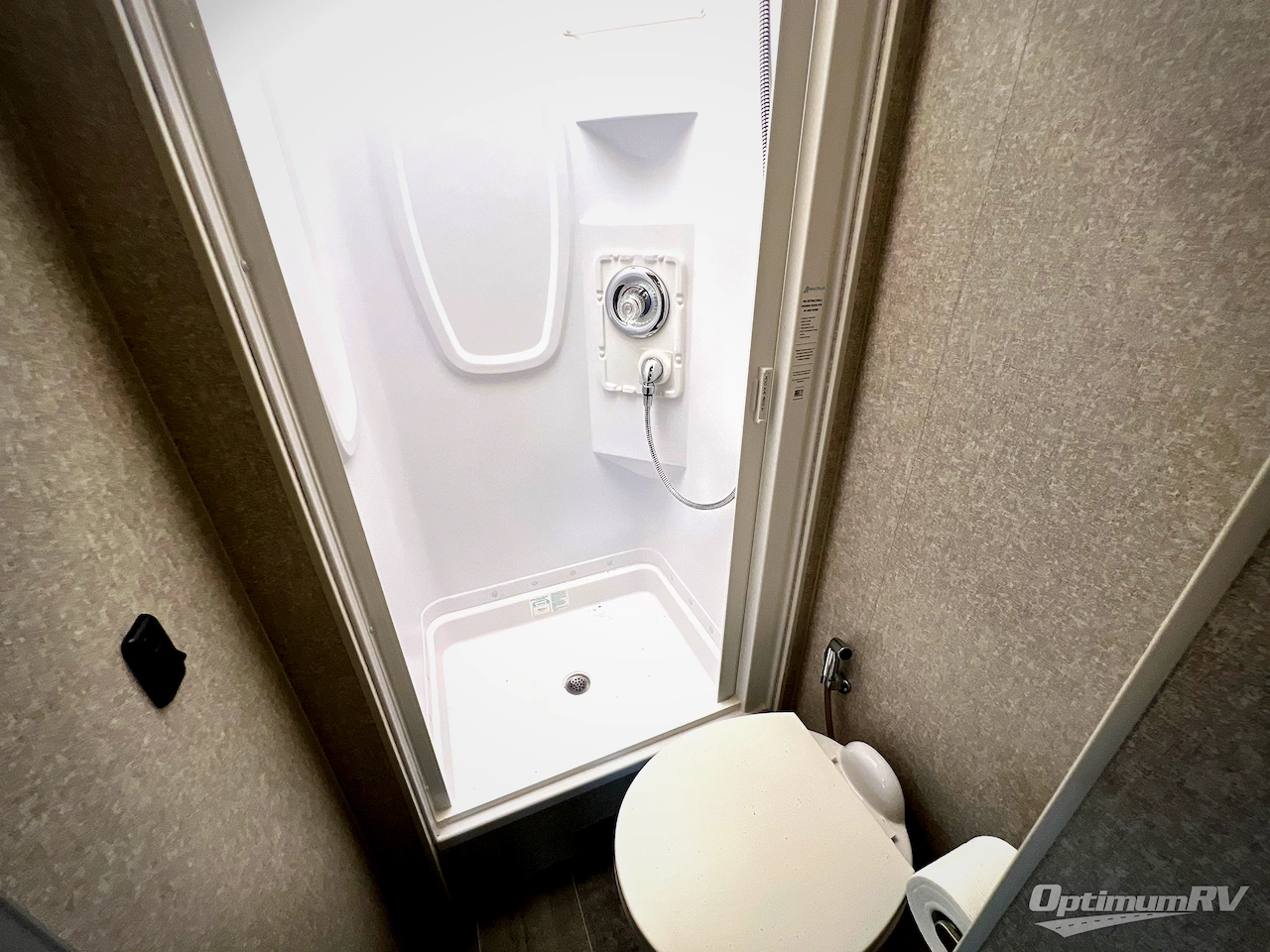 2019 Winnebago Navion 24J Photo 22