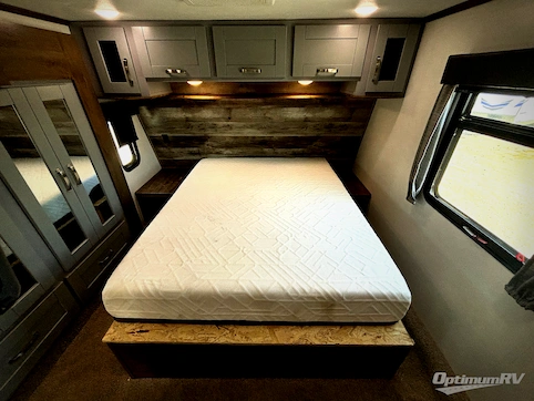 2019 Keystone Fuzion 369 RV Photo 3