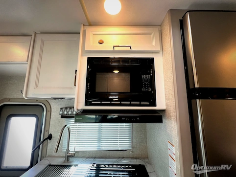 2024 Thor Geneva 22VT Chevy RV Photo 3