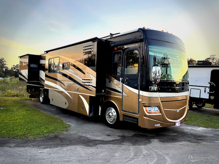 2008 Fleetwood Discovery 40X RV Photo 1