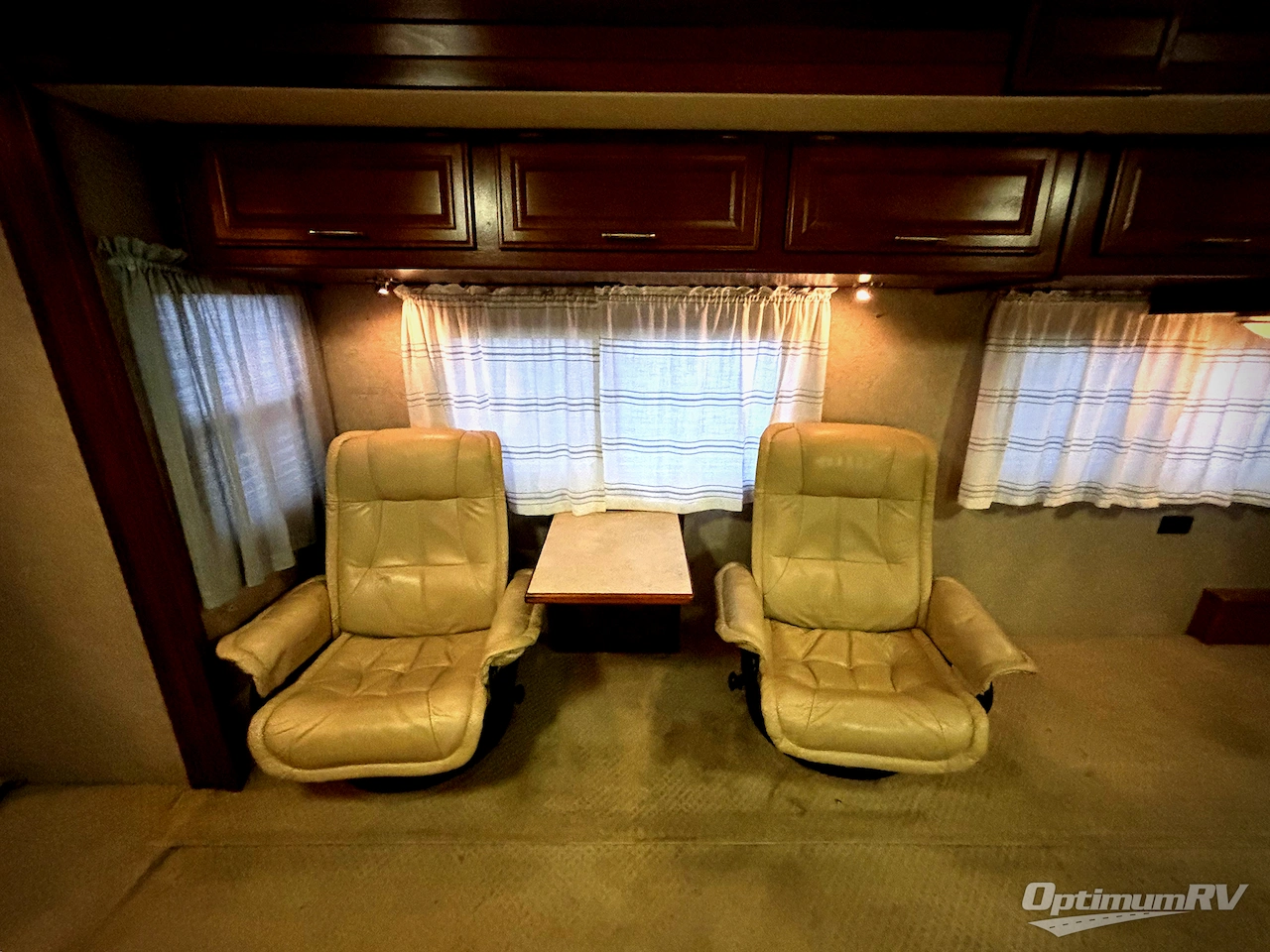 2008 Fleetwood Discovery 40X Photo 11