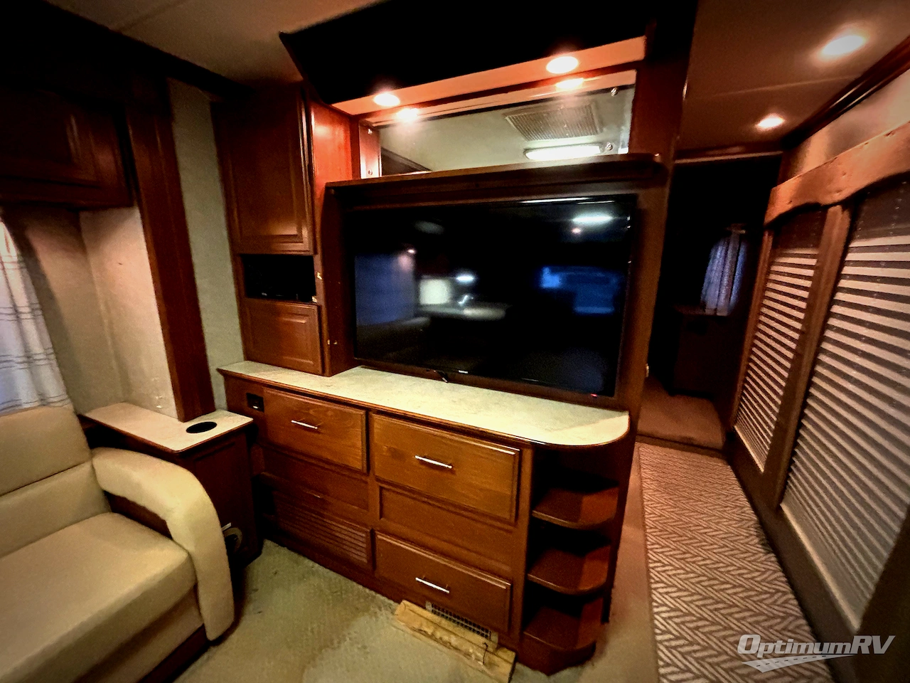 2008 Fleetwood Discovery 40X Photo 10