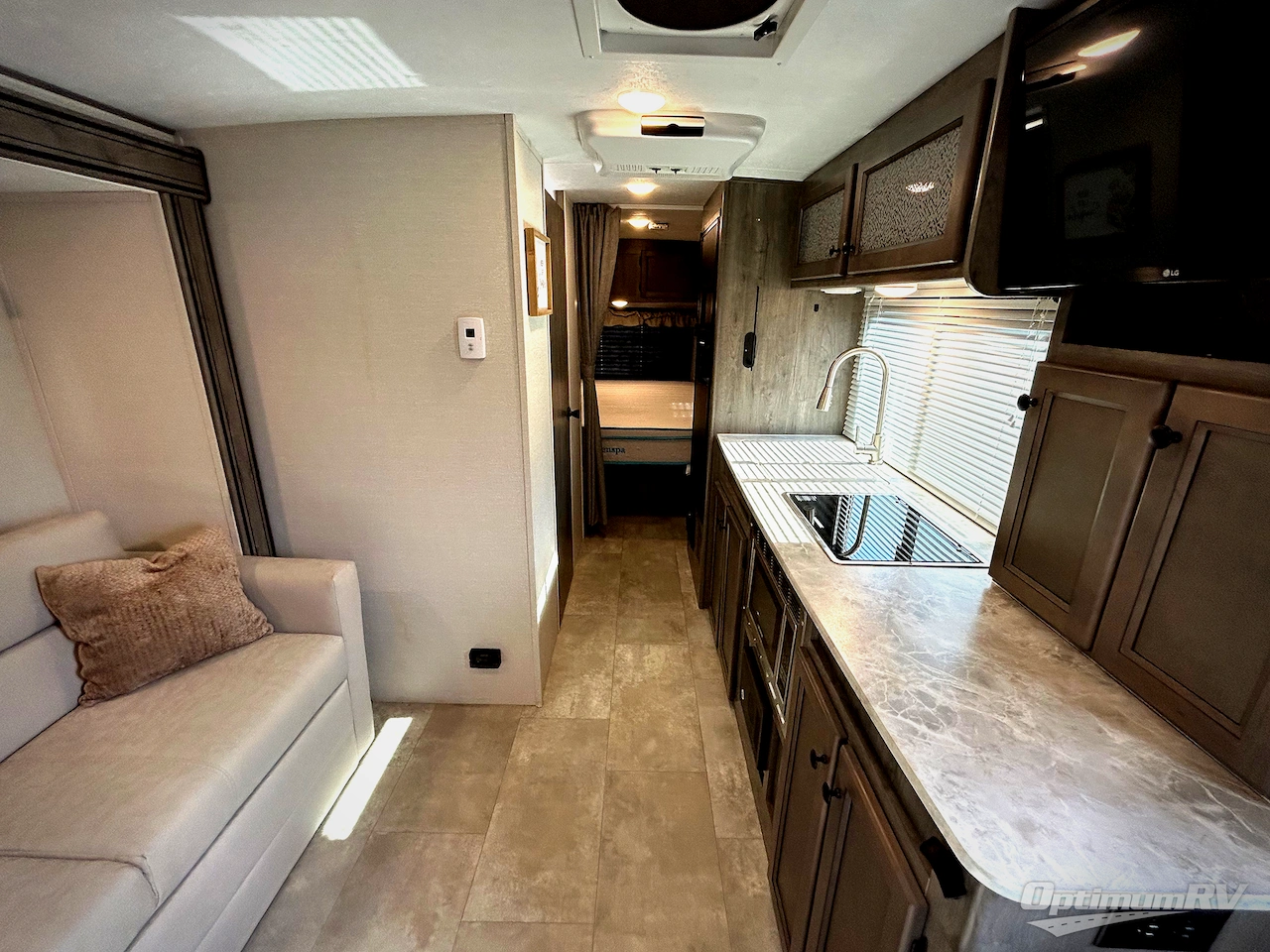 2021 Coachmen Apex Nano 213RDS Photo 5
