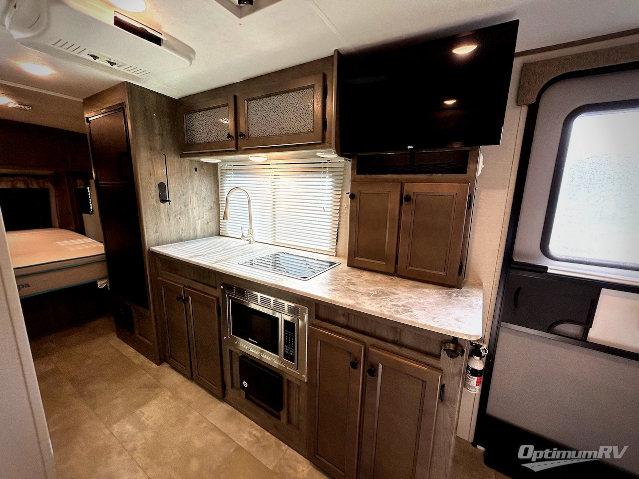 2021 Coachmen Apex Nano 213RDS Photo 6